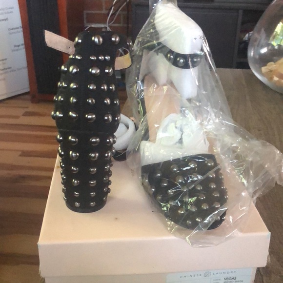 Black heels - Picture 3 of 7